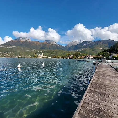 Les Pieds Dans L'eau *